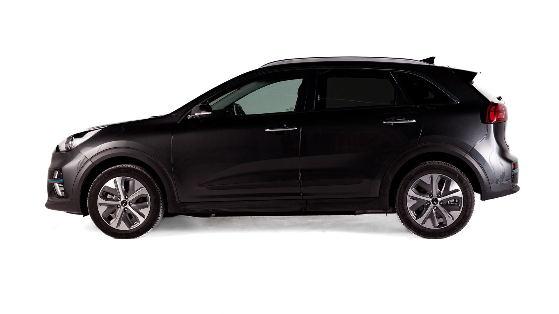 NIRO 3 EV - Kia e niro side copy.jpg