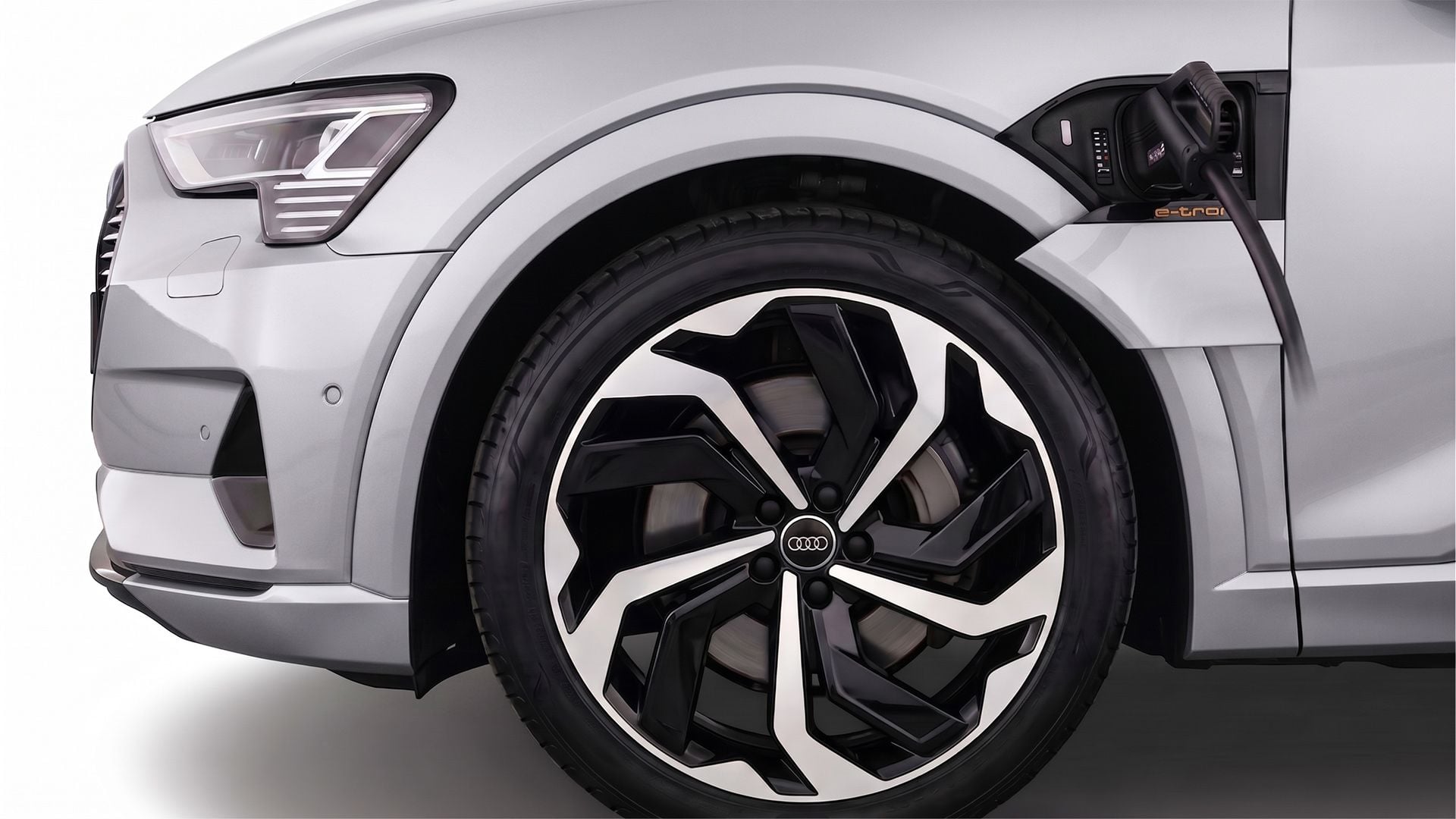 E-TRON BLACK EDITION 55 QUAT