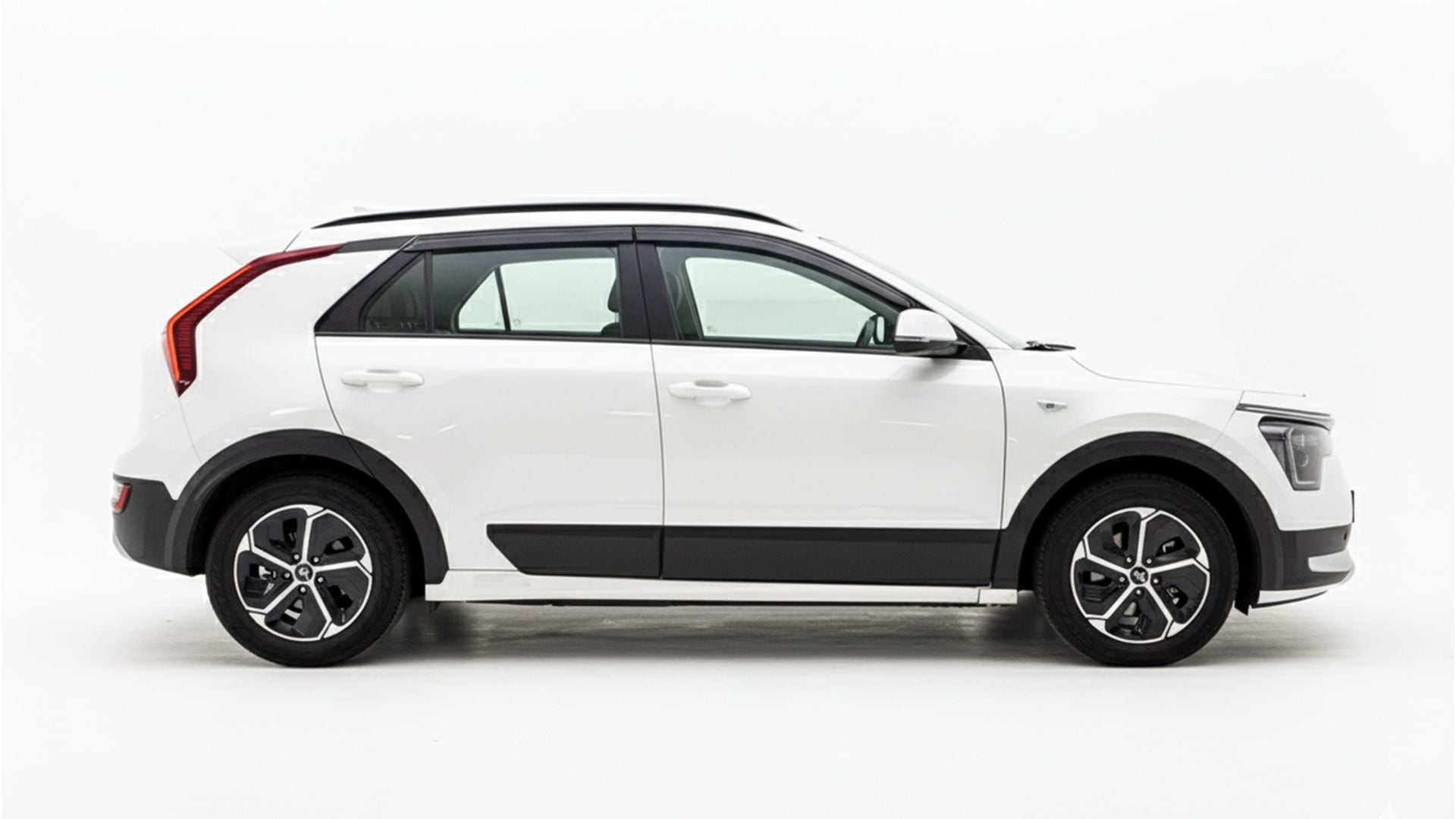 NIRO 2 HEV S-A - Kia Niro 2 Hybrid white side copy.jpg