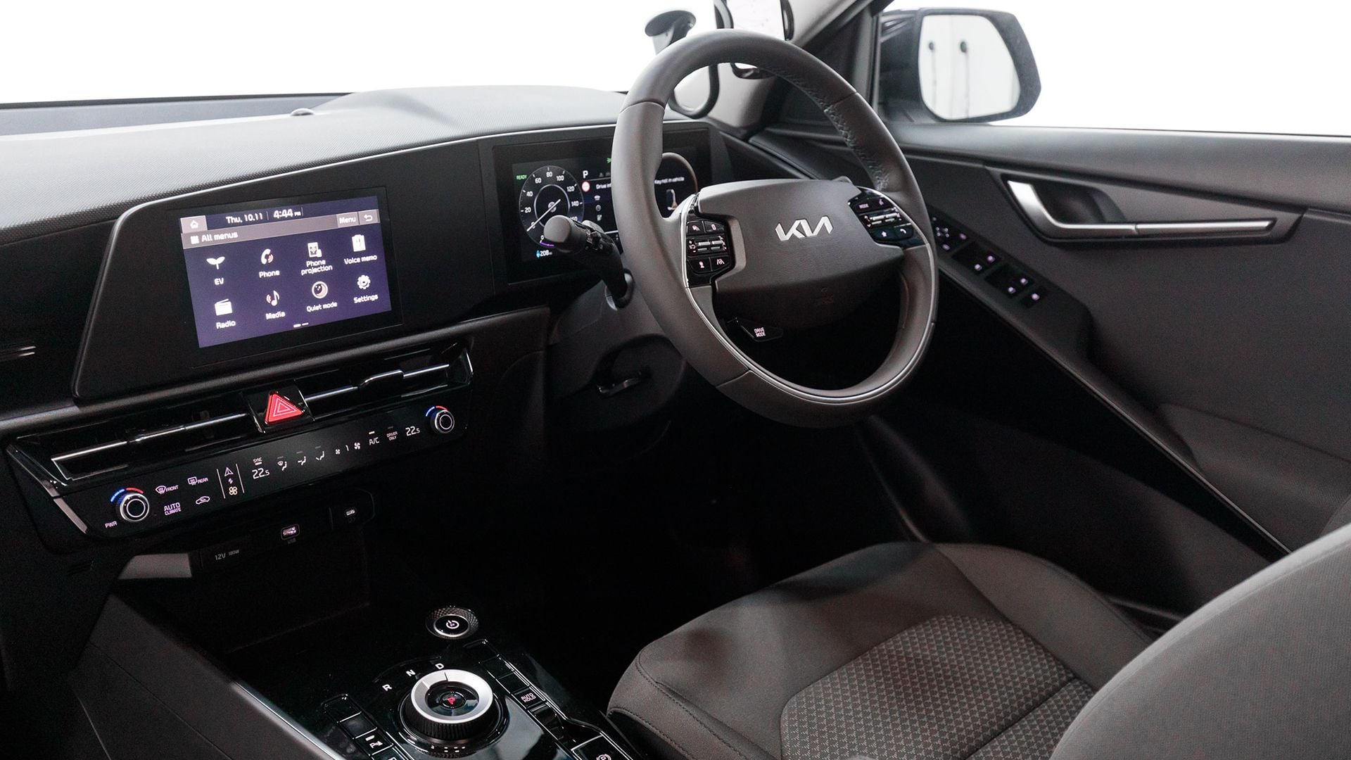 NIRO 2 EV - Kia Niro EV 2 back steering wheel Interstellar Grey.jpg