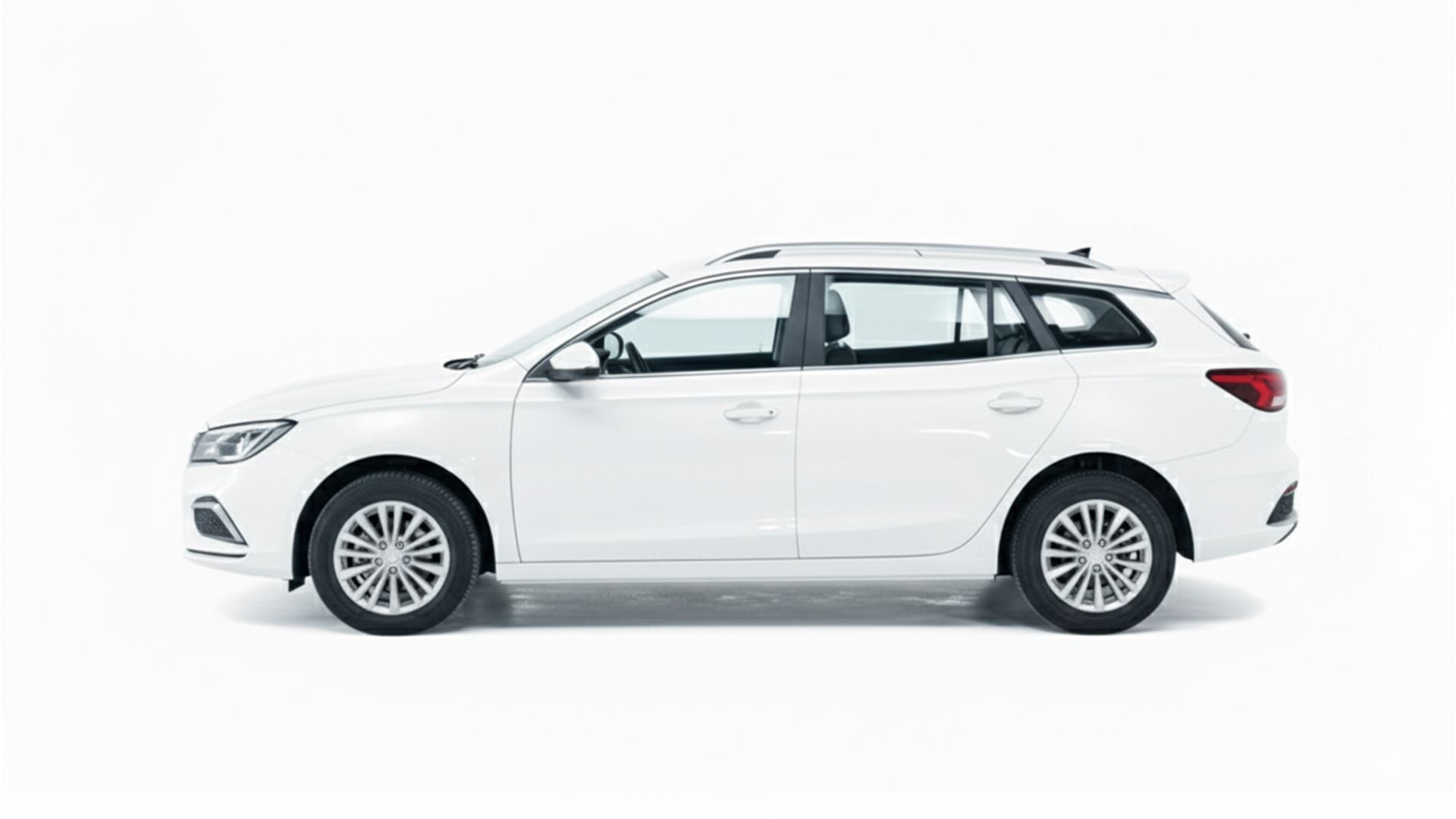 5 EXCLUSIVE - MG5 EV Long Range Exclusive white side copy.jpg