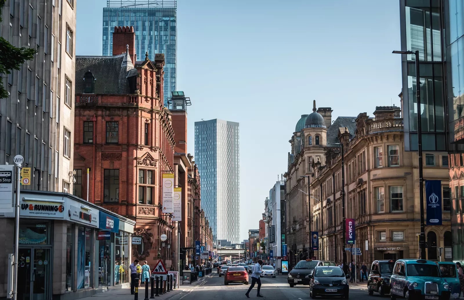 Manchester’s top hotspots & peak times for private hire drivers