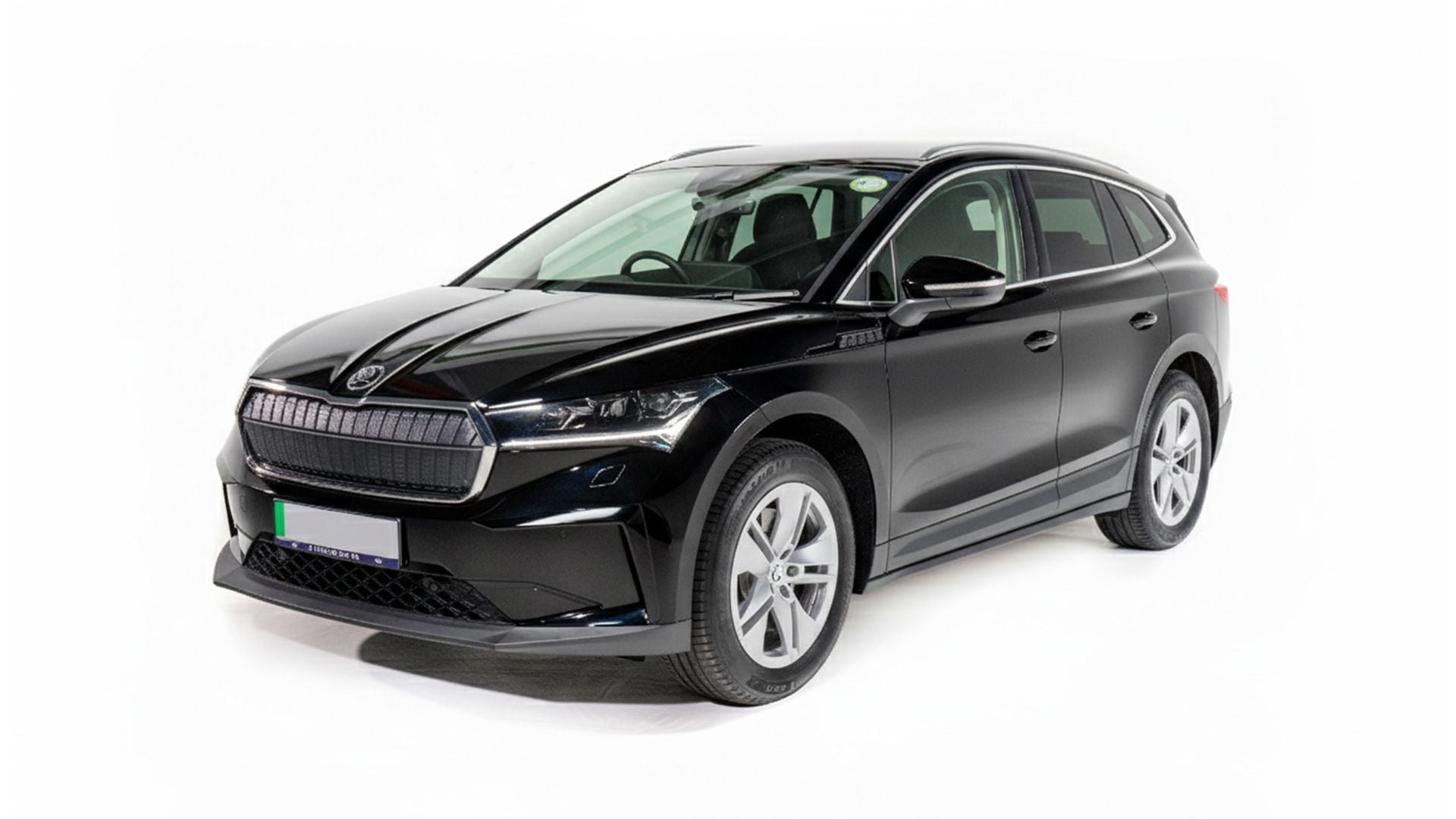 Skoda Enyaq 85 Edition Suite black front diagonal Pre facelift.jpg