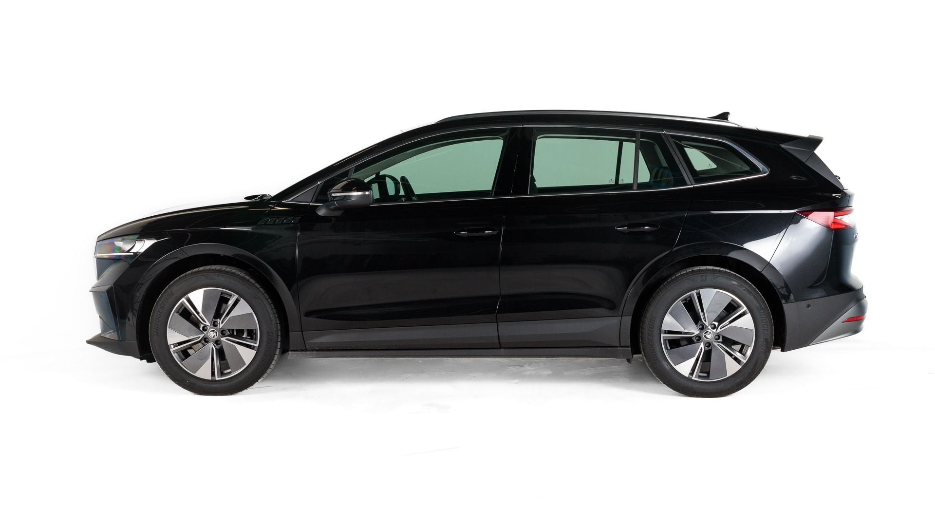 undefined - Skoda enyaq iv80 side copy.jpg