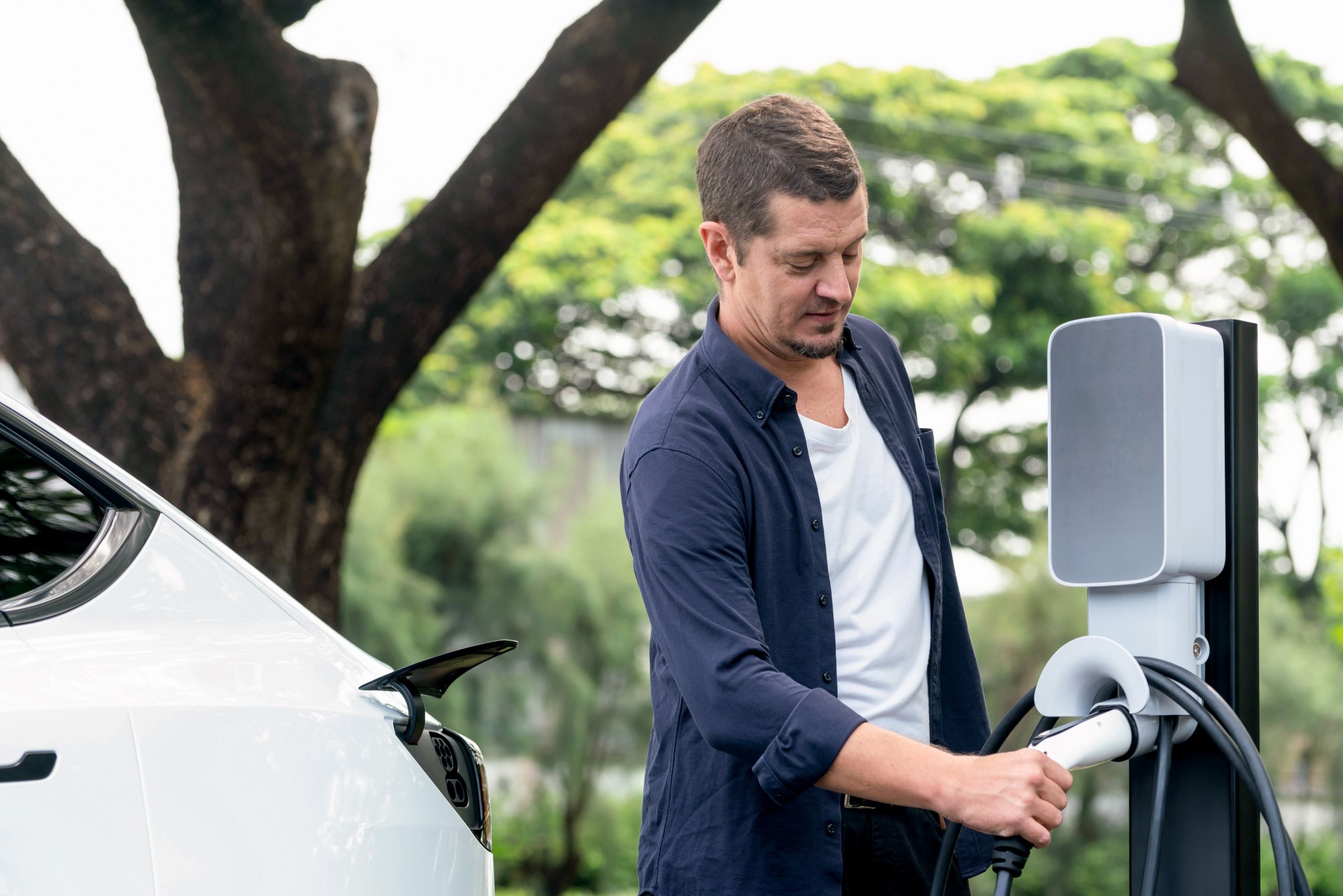 Fuel prices are rising - Why more private hire drivers are switching to electric cars